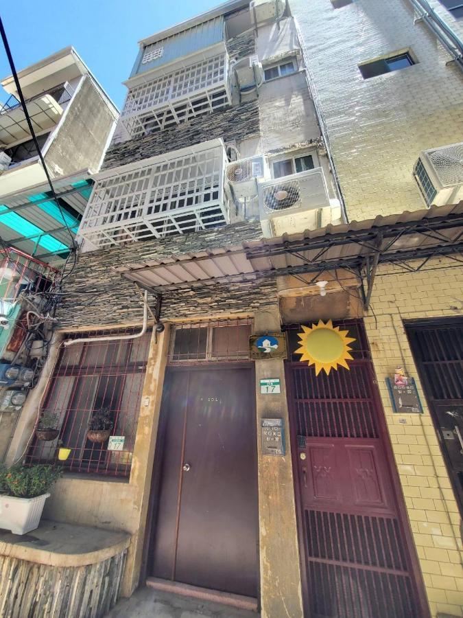 想來就來 Apartment Tainan Luaran gambar